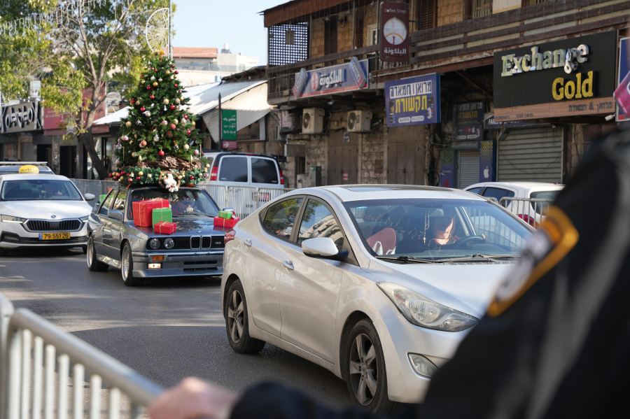 للمرة الأولى في تاريخ مدينة الناصرة، شاركت الشّرطة بعرض ضمن مسيرة عيد الميلاد 